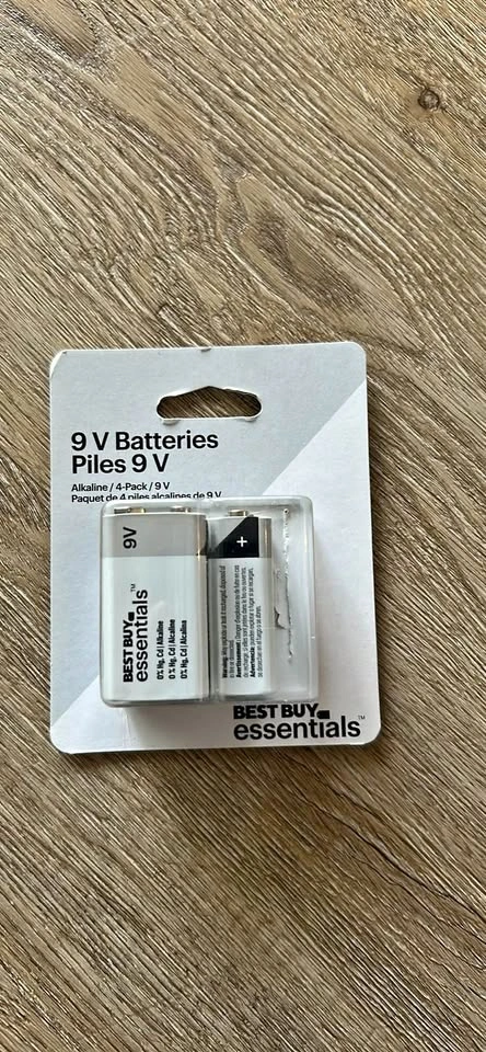 Best Buy Essentials 9V Alkaline Batteries 4-Pack