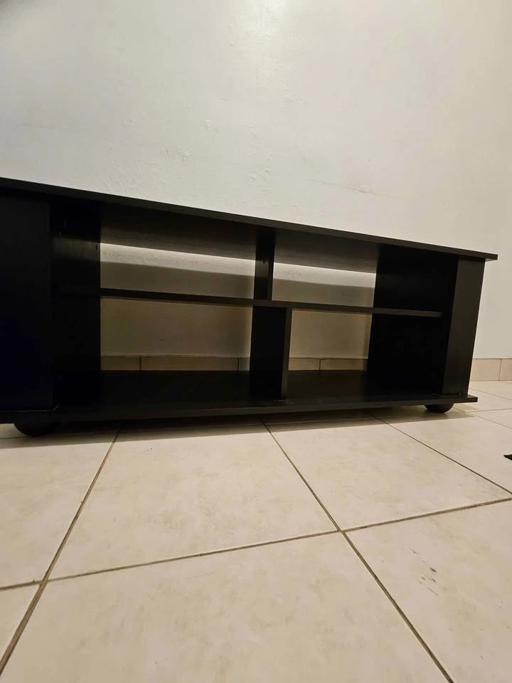 Modern Black TV Bench / Media Console – Excellent Condition - photo 4