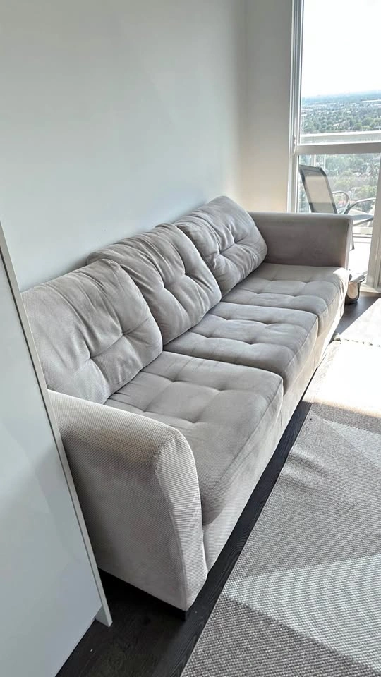 Light Gray Tufted 3-Cushion Sofa