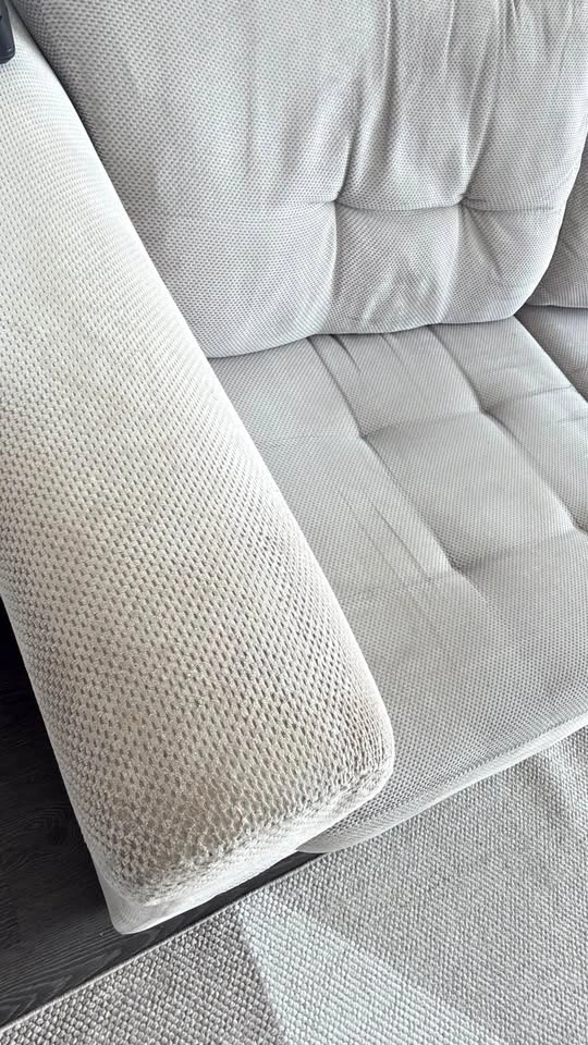 Light Gray Tufted 3-Cushion Sofa - photo 2