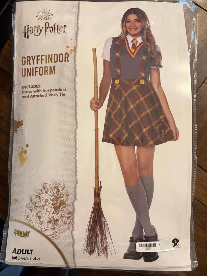 Gryffindor uniform ladies small 4-6