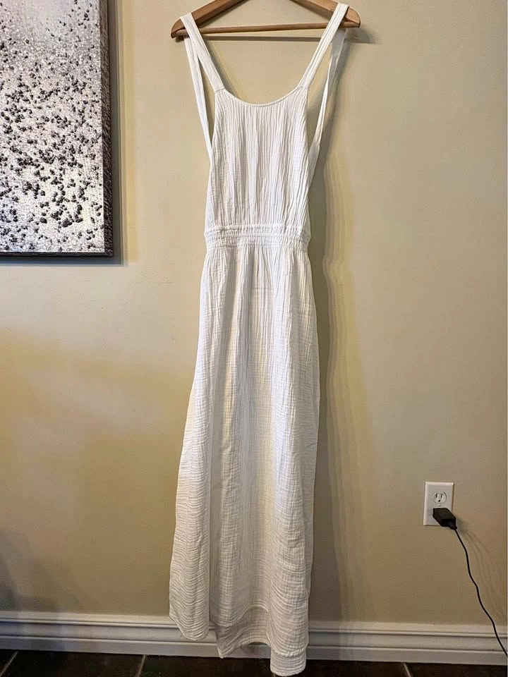 Aritzia - size small, NWT white 100% airplush double layered cot