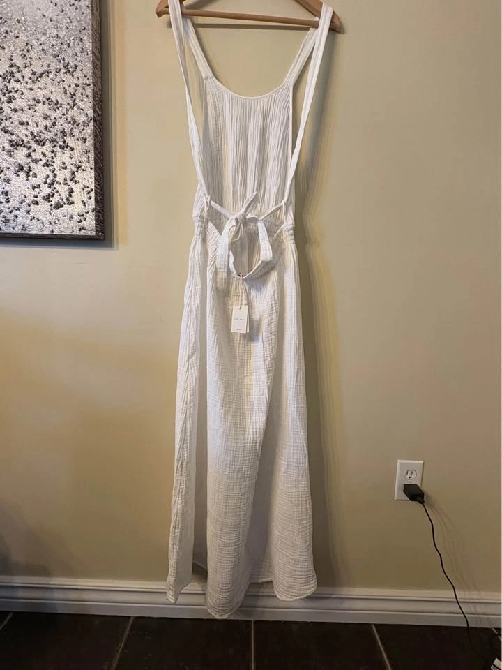 Aritzia - size small, NWT white 100% airplush double layered cot - photo 2