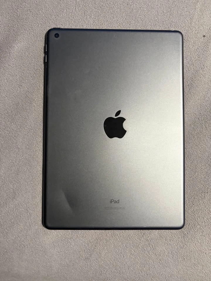 iPad 8th gen - photo 2
