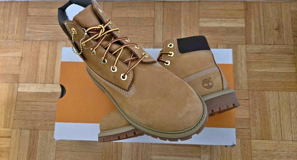Timberland Premium 6 inch Waterproof Boots Youth Size 3 Wheat