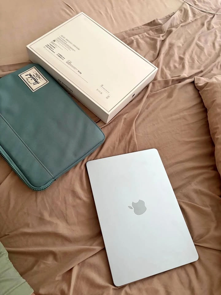M5 MacBook Air 13" Sky Blue (16GB / 512GB) - Battery 100%