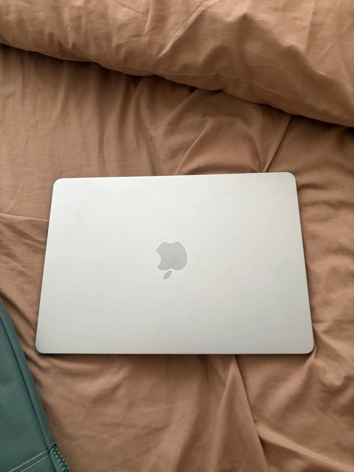 M5 MacBook Air 13" Sky Blue (16GB / 512GB) - Battery 100% - photo 3