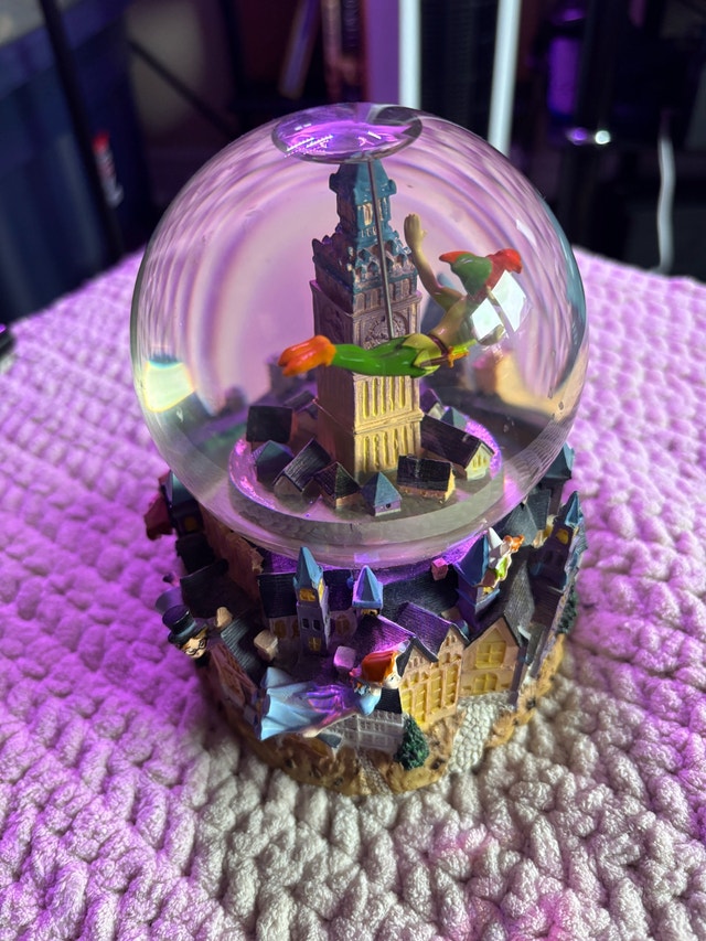 Disney Hallmark Peter Pan Snow Globe
