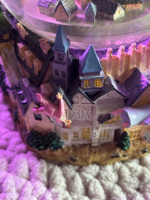 Disney Hallmark Peter Pan Snow Globe - photo 3