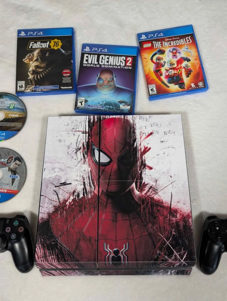 Ps4 (Spiderman Skin) + 2 Controllers and 5 Games - photo 2