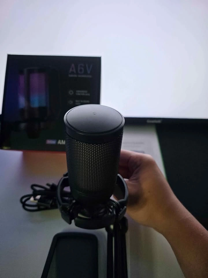 Fifine AmpliGame A6V RGB Gaming Microphone + Boom Arm - photo 2