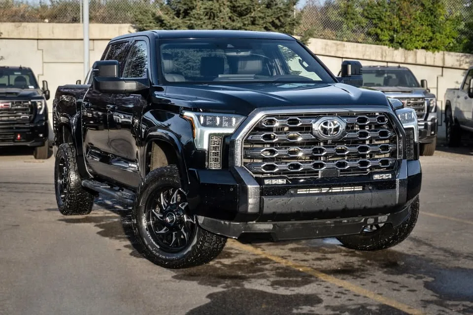 2022 Toyota Tundra Platinum 4WD thumbnail