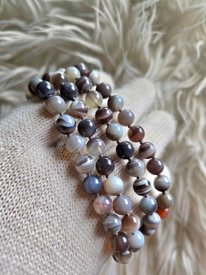 Botswana Agate Gemstone Necklace – Neutral Beaded Jewelry