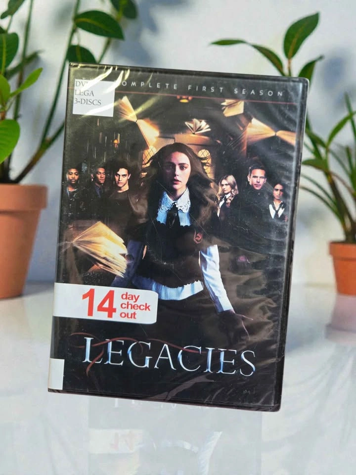 Legacies: The Complete First Season - 3-Disc DVD - photo 2