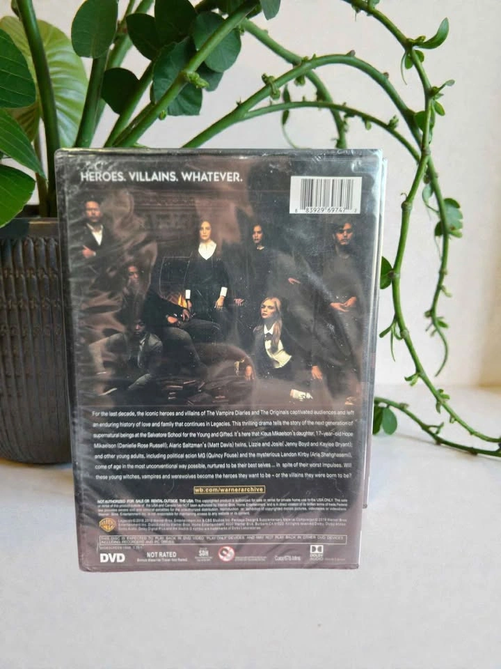 Legacies: The Complete First Season - 3-Disc DVD - photo 3