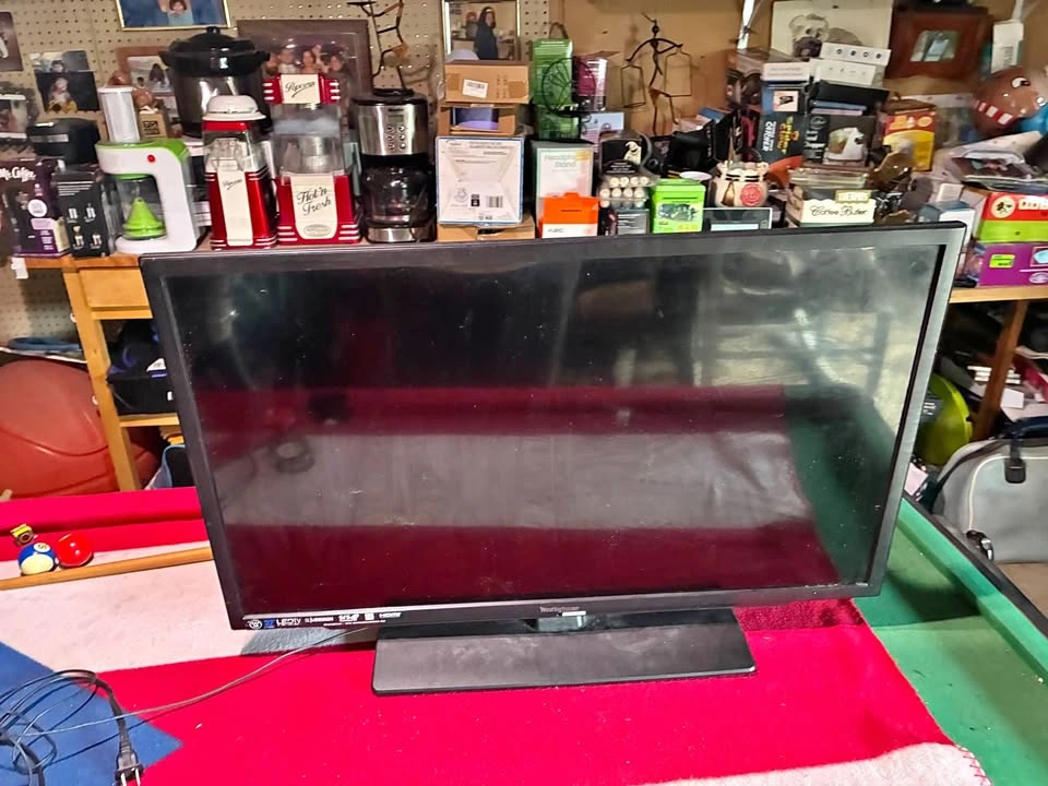 Westinghouse Digital 32 inches LED TV