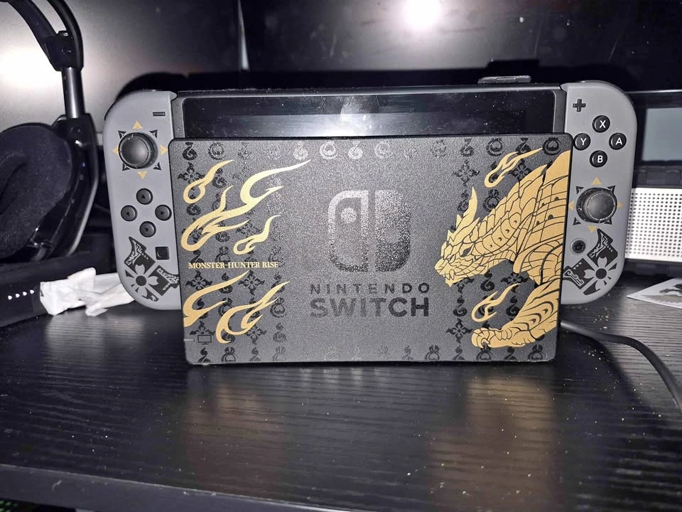 Nintendo Switch - Monster Hunter Rise Edition