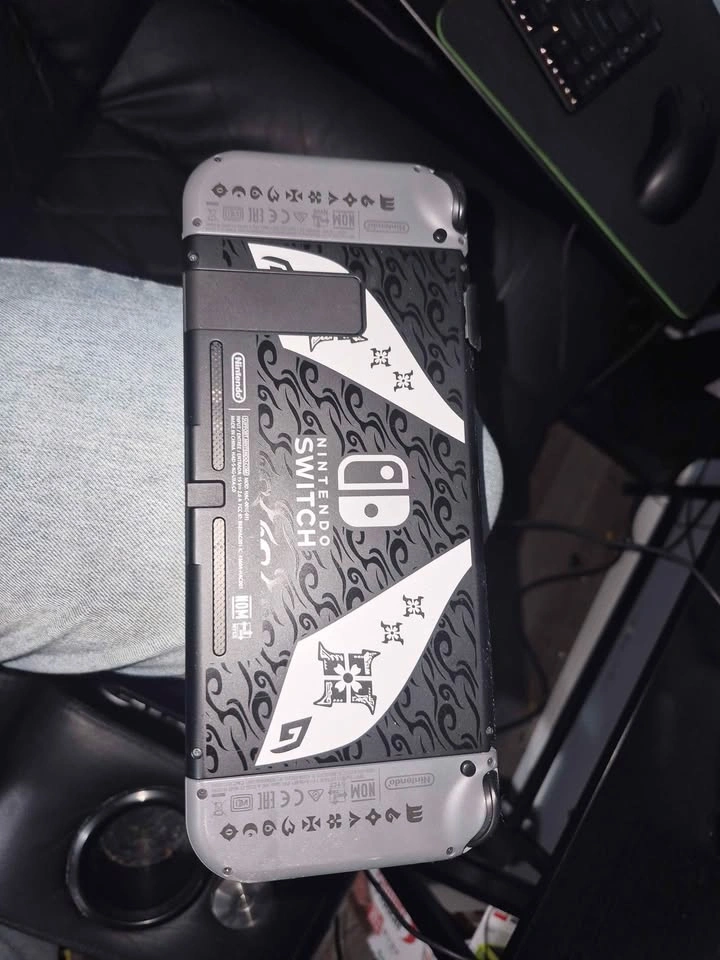 Nintendo Switch - Monster Hunter Rise Edition - photo 2