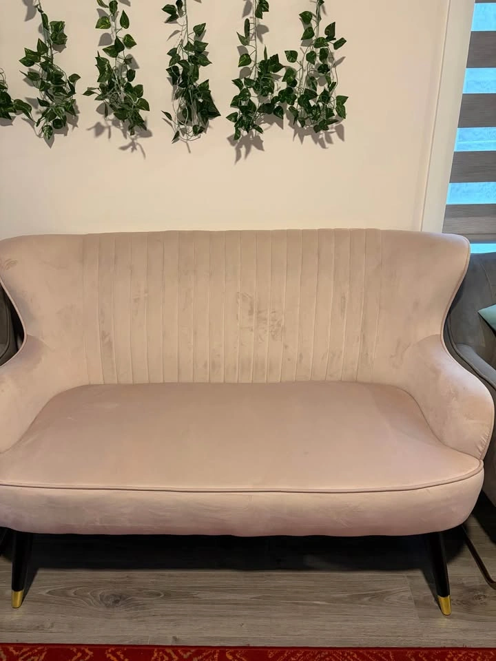 Beautiful baby pink sofa - photo 4