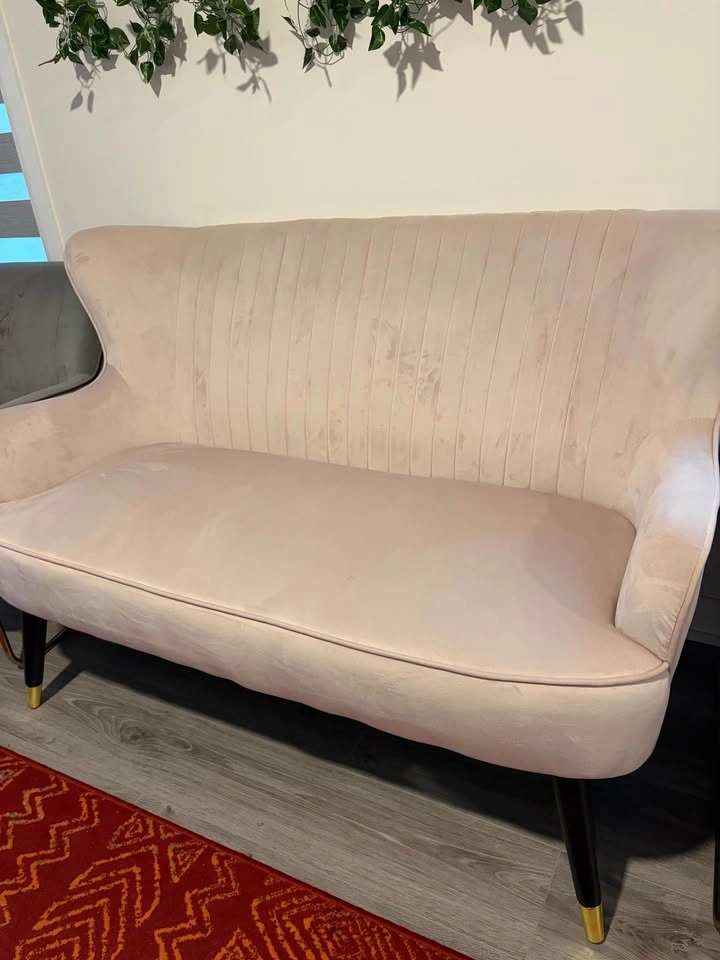 Beautiful baby pink sofa - photo 5