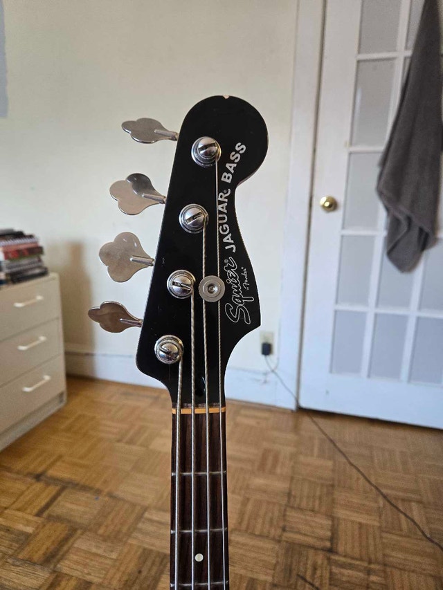 Squier Jaguar Bass - photo 2