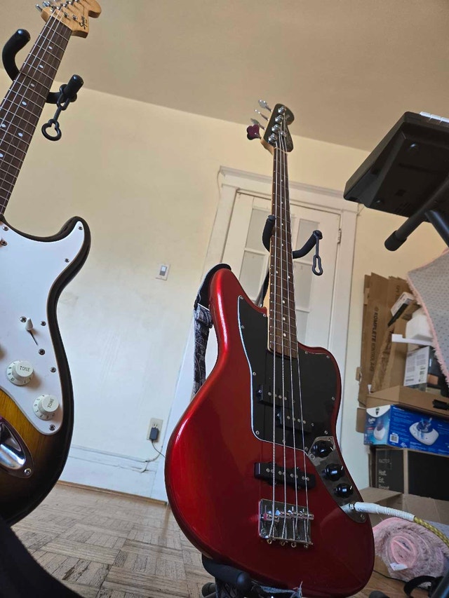 Squier Jaguar Bass - photo 3