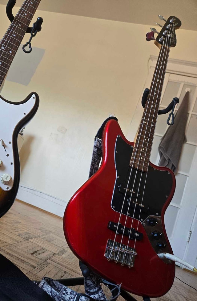 Squier Jaguar Bass - photo 4