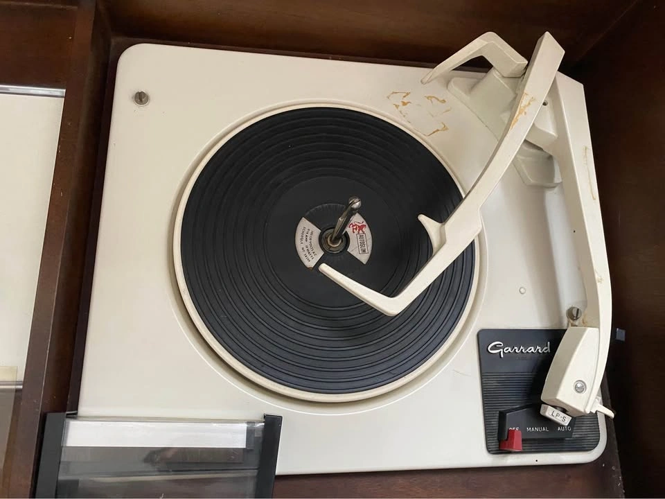 Electrohome Kismet Stereo Console with Garrard Turntable - photo 4