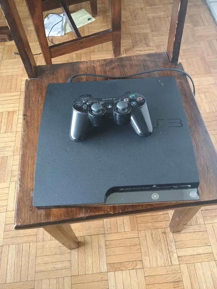 Sony PlayStation 3 Slim - photo 2
