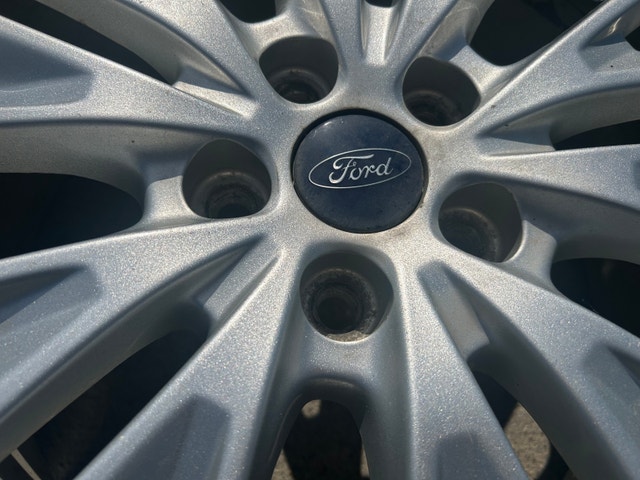 Ford 17 inch Alloy Wheels and 215/50R17 Tires - photo 2