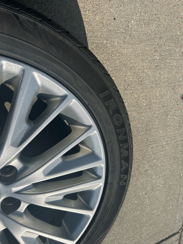 Ford 17 inch Alloy Wheels and 215/50R17 Tires - photo 4