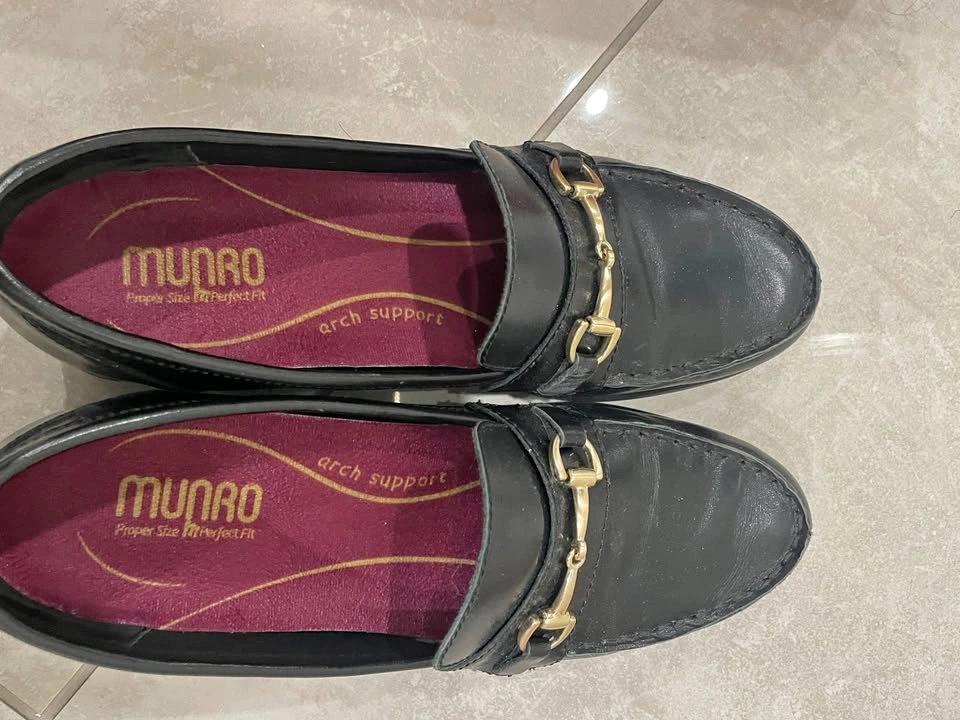 Black Women's Loafers - Munro Brand
