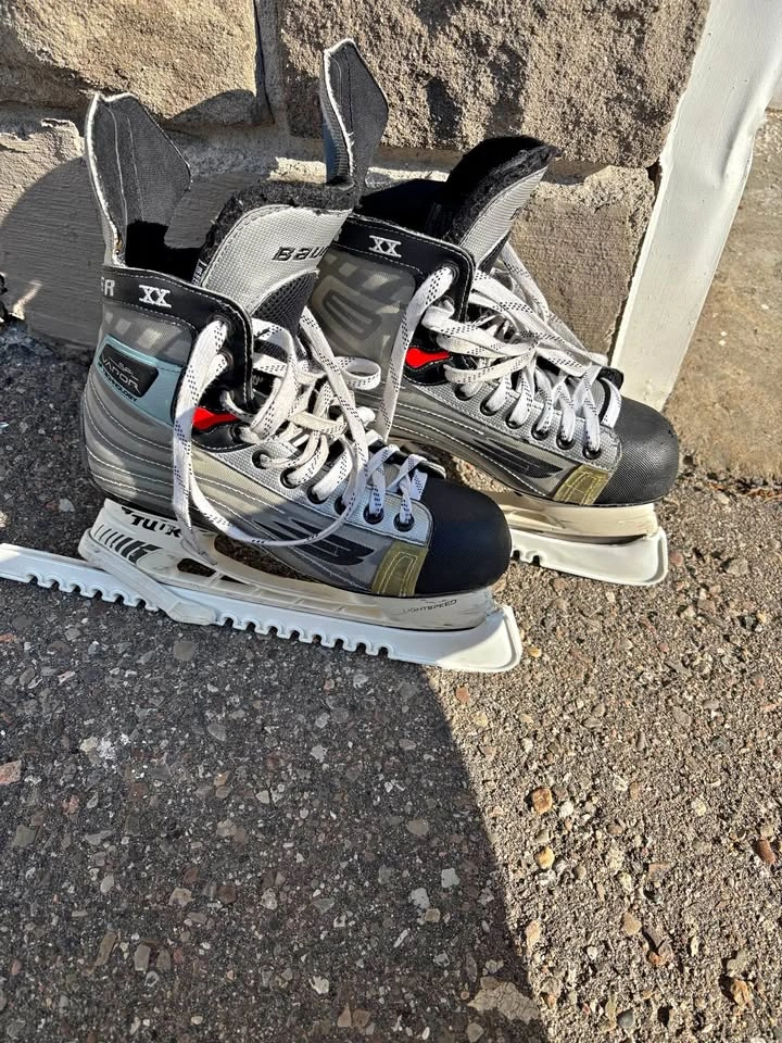 Bauer Hockey Skates size 7.5