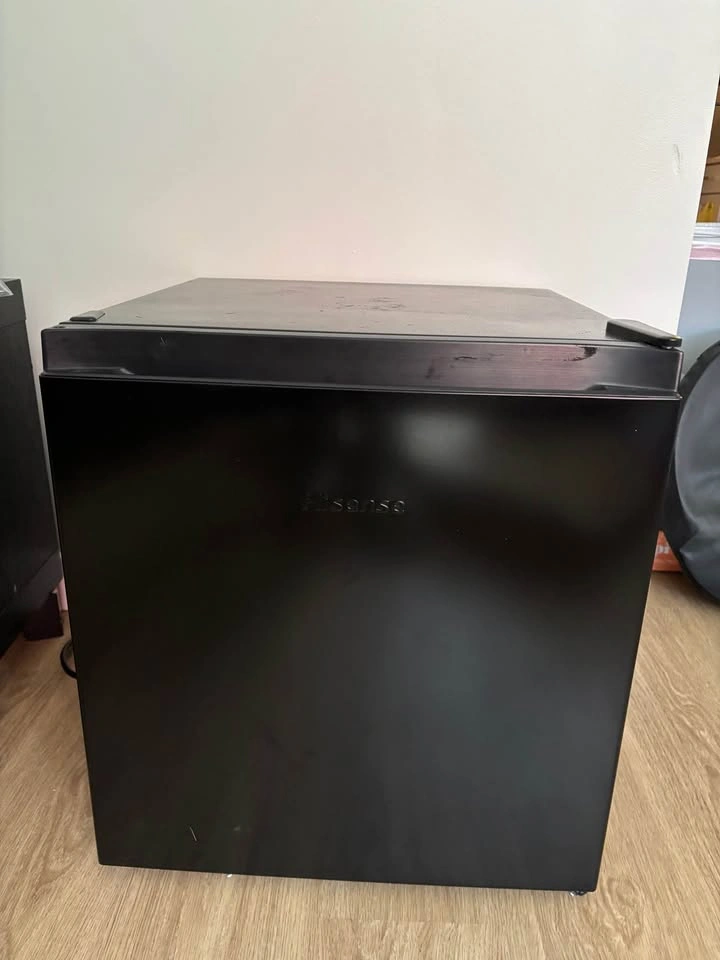 Mini Fridge & Microwave Bundle - photo 2