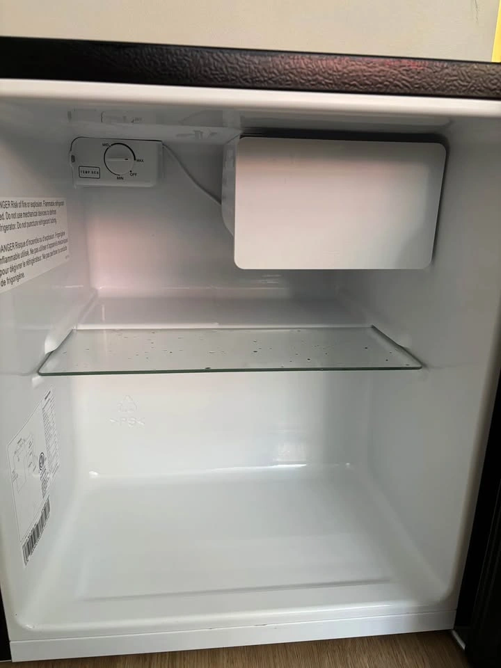 Mini Fridge & Microwave Bundle - photo 4