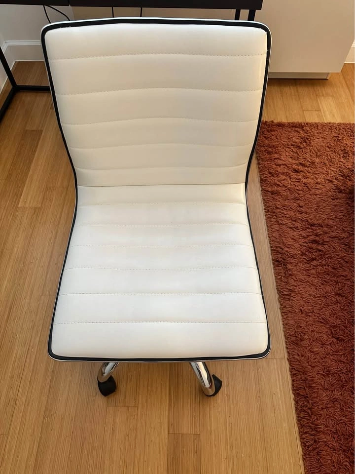 White chair with wheels and adjustable height - photo 2