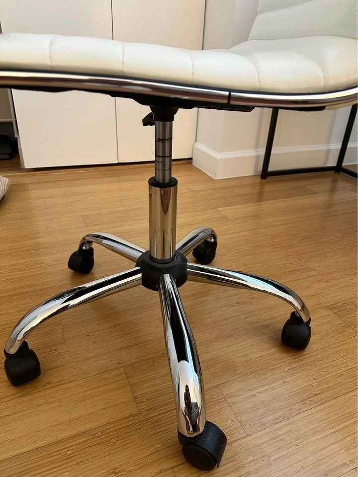 White chair with wheels and adjustable height - photo 3