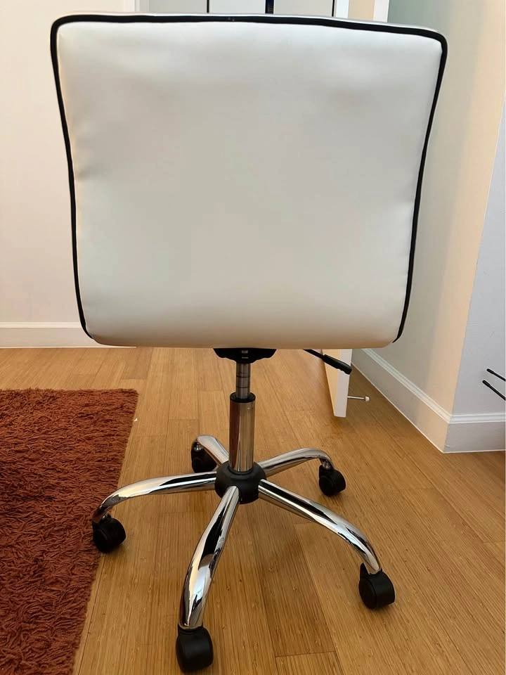 White chair with wheels and adjustable height - photo 4