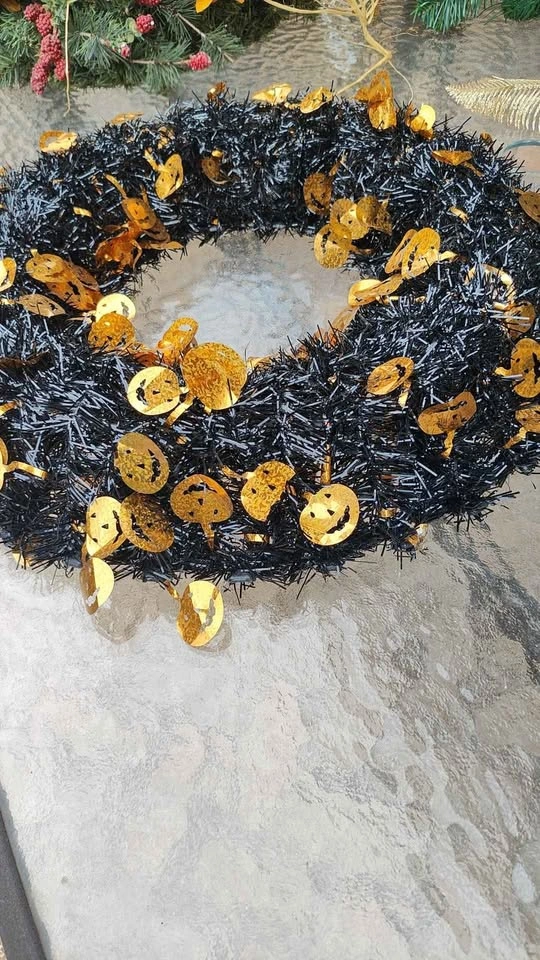 Halloween Wreath - Black & Gold - photo 2