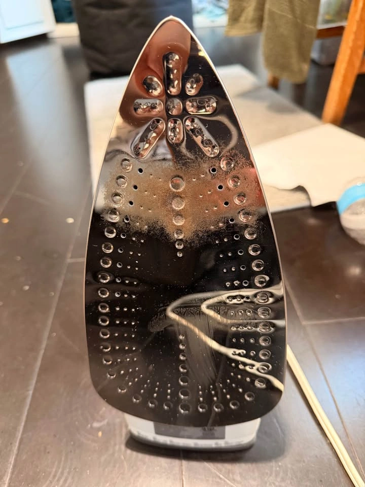 Black & Decker Steam Iron (1500W) - photo 2