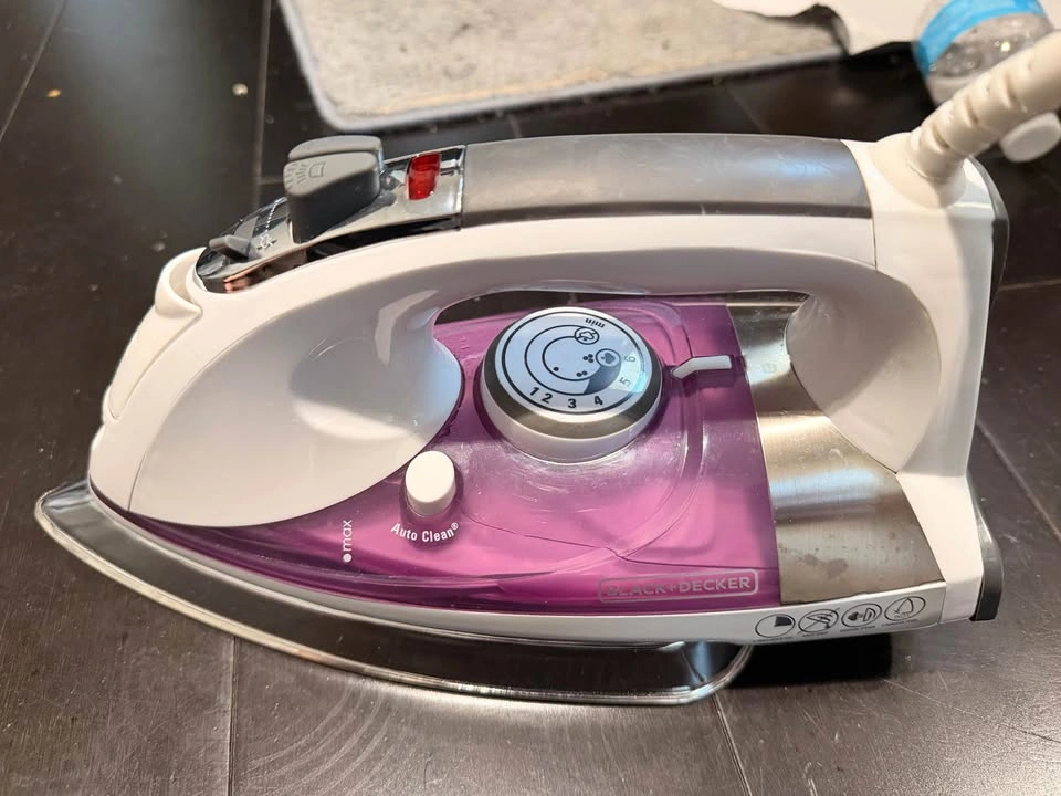 Black & Decker Steam Iron (1500W) - photo 3