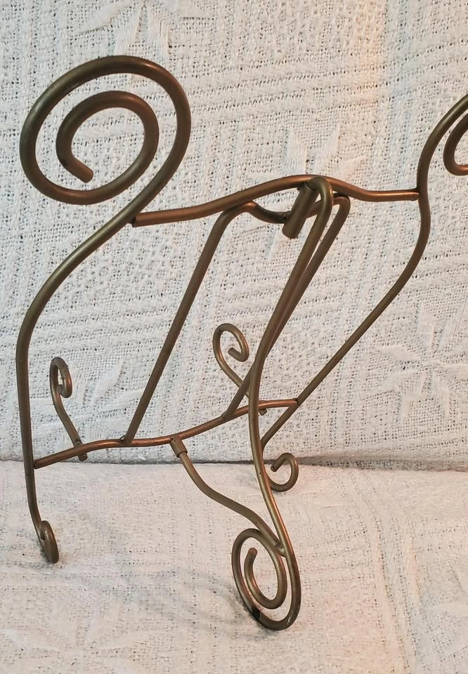 CLEARANCE - Vintage Display Easel - photo 2