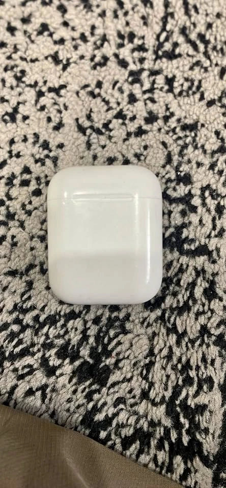 Apple AirPods Charging Case