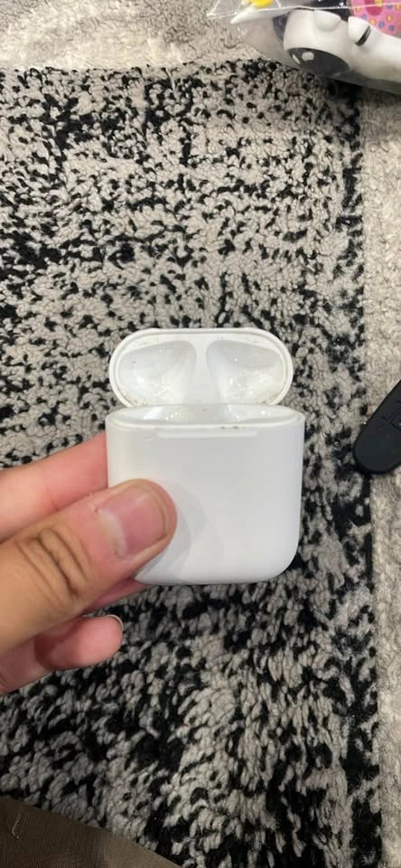 Apple AirPods Charging Case - photo 3