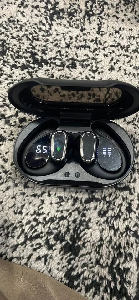 Black Wireless Earbuds - photo 2