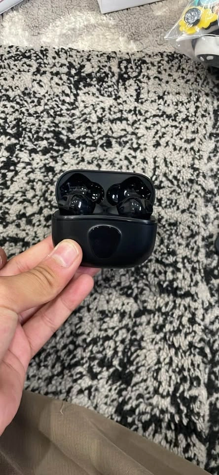 Black wireless earbuds - photo 2