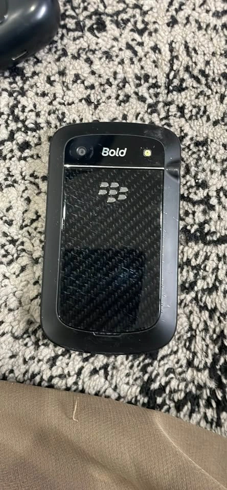 BlackBerry Bold phone - photo 3