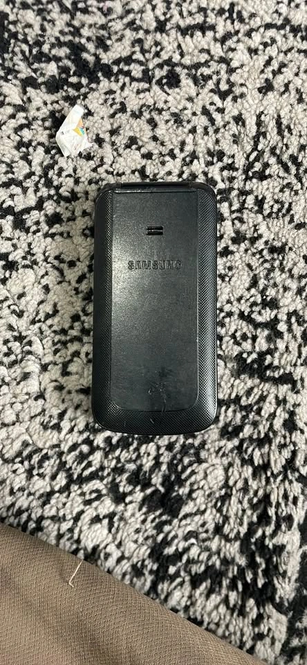 Samsung AT&T Flip Phone - photo 2