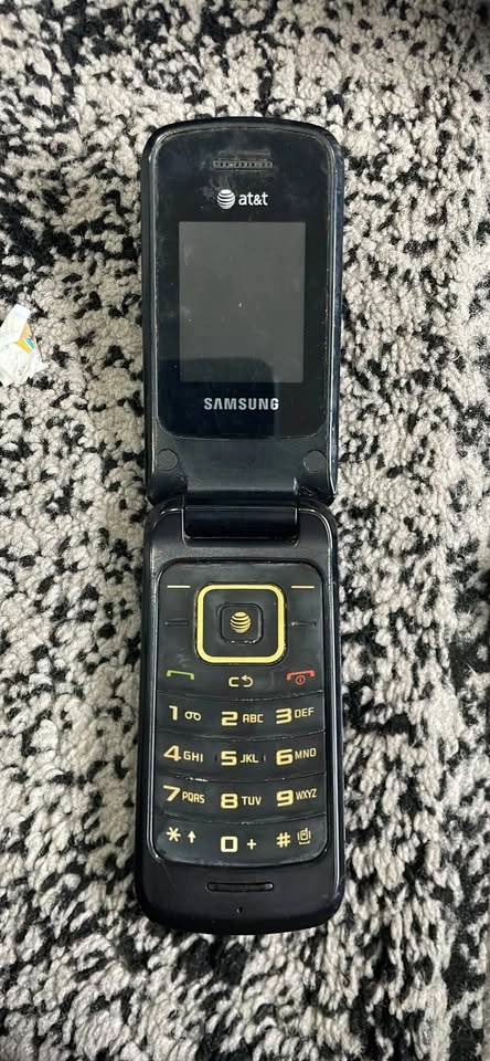 Samsung AT&T Flip Phone - photo 3
