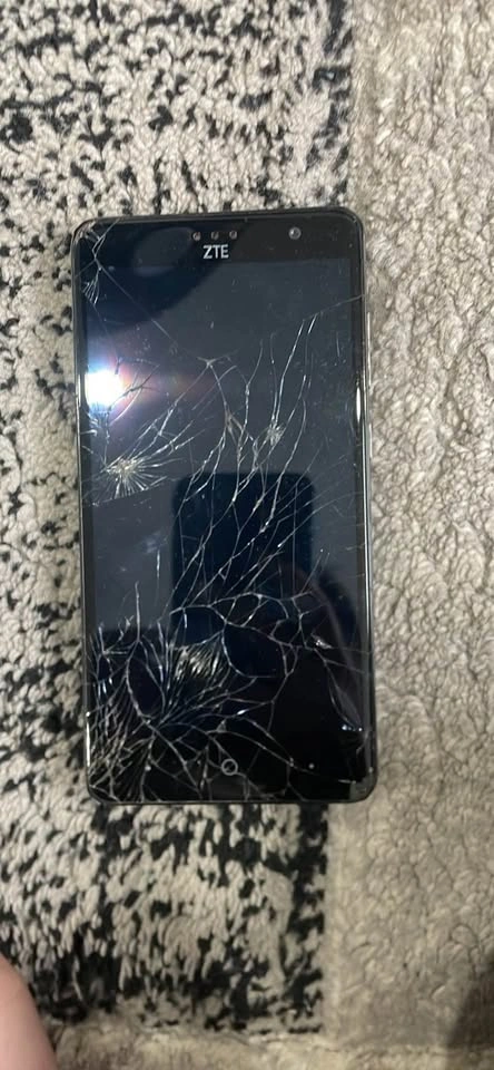 ZTE Phone Cracked Screen - photo 2